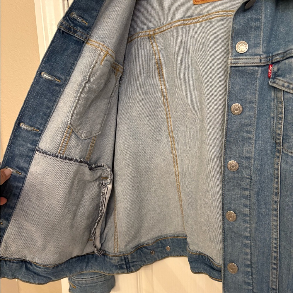Levi's original Trucker Jacket

The original denim jacket since 1967. - Picture 7 of 14